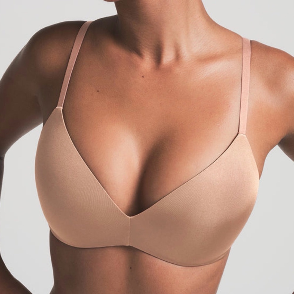 SKIMS Wireless Form Push-Up Plunge Bra